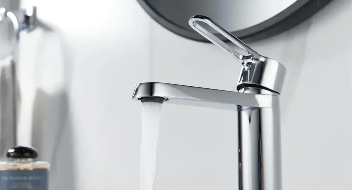 Lavabo Bataryası Yüksekliği ve Çıkış Ucu (Reach) Nasıl Seçilir? Tezgah Üstü vs. Tezgah Altı Rehber