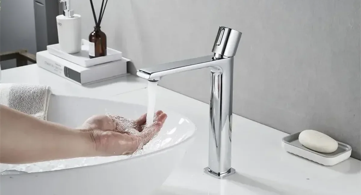 Lavabo Tahliyesi Seçimi: Pop‑Up (Çubuklu) mi Click‑Clack mı? Uyum ve Montaj Rehberi