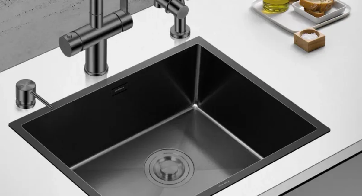 Tek Hazne mi Çift Hazne mi? Mutfak Eviyesi Seçiminde Kullanım, 60–90 cm Dolap ve Aksesuar Uyumu